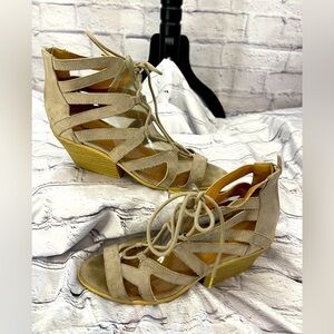Qupid Women's Lace Up Gladiator Style Wedge Sandal Size 10 Gently Used